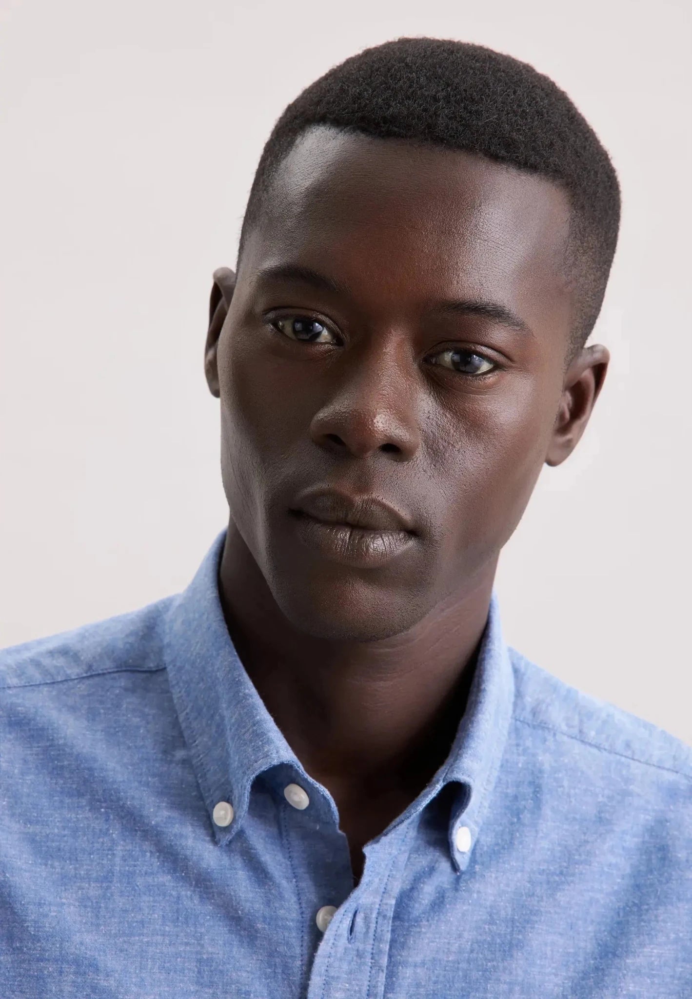 Seidensticker Regular Fit Button Down Linen Blend Chambray Shirt Mid Blue - 01.146702-16-38 - seidensticker.co.uk