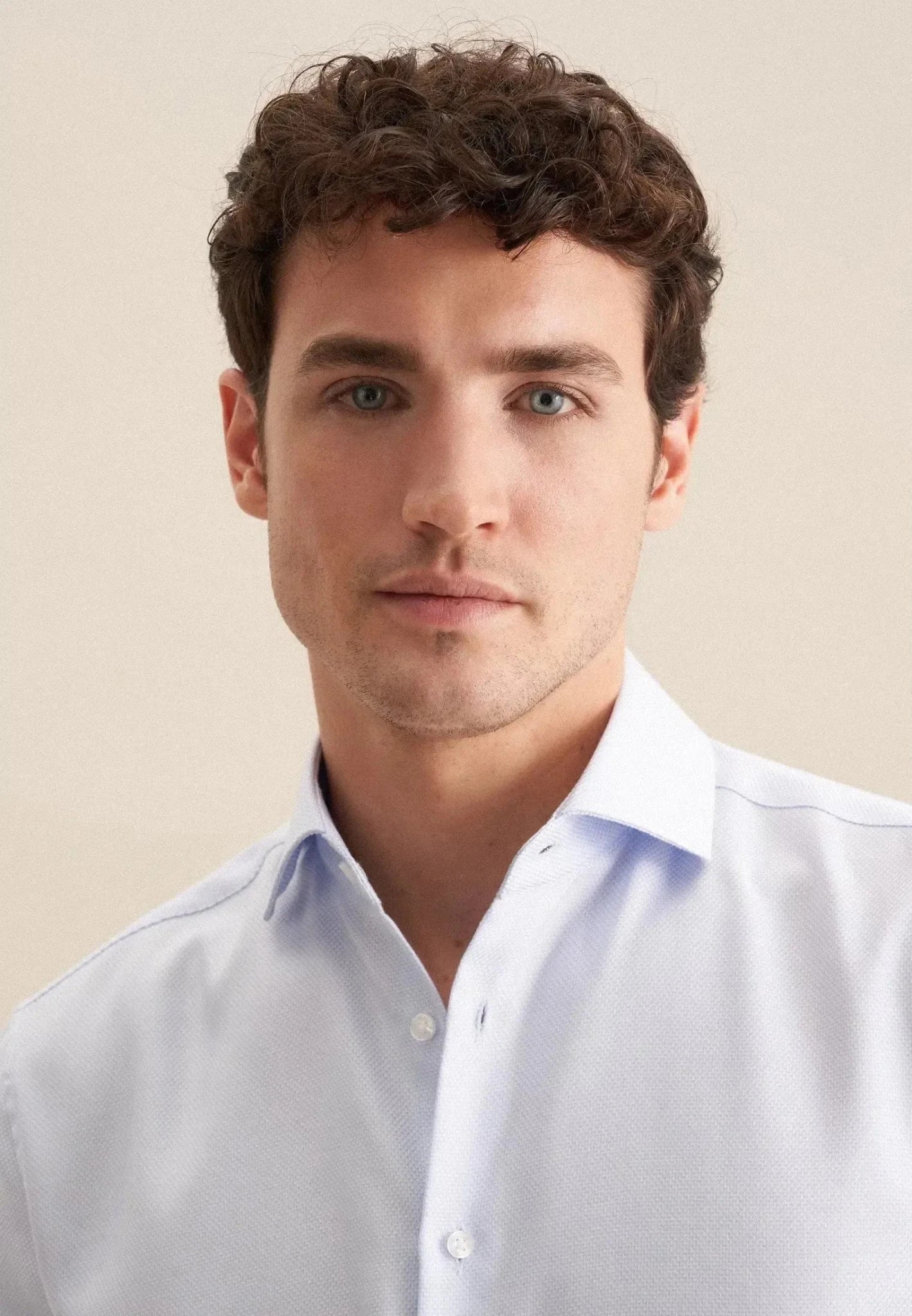 Seidensticker Regular Fit No Iron Spread Kent Structured Business Shirt Light Blue - 01.145657-10-38 - seidensticker.co.uk