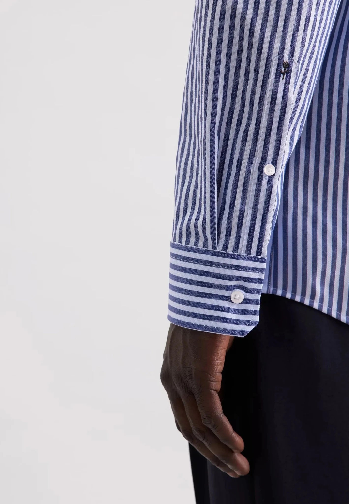 Seidensticker Regular Fit No Iron Spread Kent Structured Stripe Business Shirt Dark Blue 01.845289-16-38
