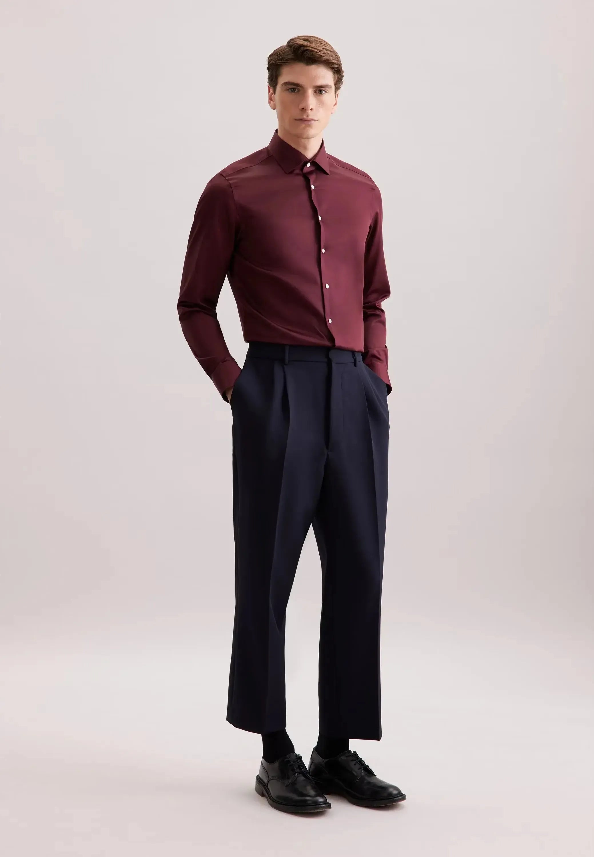 Shaped Fit Easy Iron New Kent Business Shirt Burgundy-seidensticker uk
