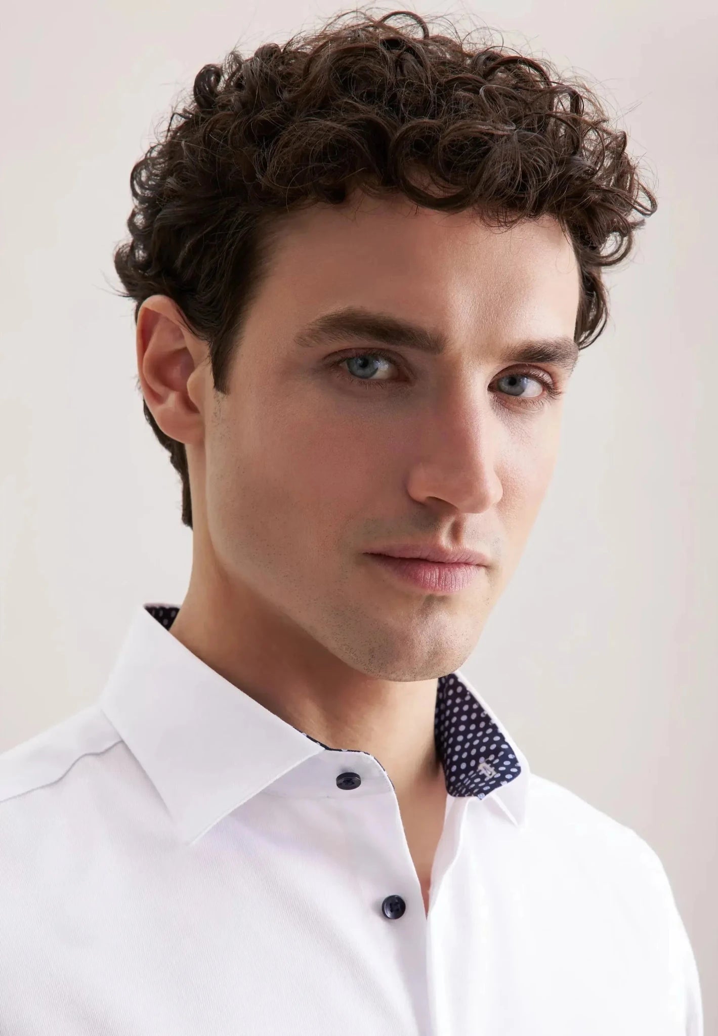 Seidensticker Shaped Fit No Iron Contrast Kent Collar Business Shirt White - 01.845539-01-38 - seidensticker.co.uk