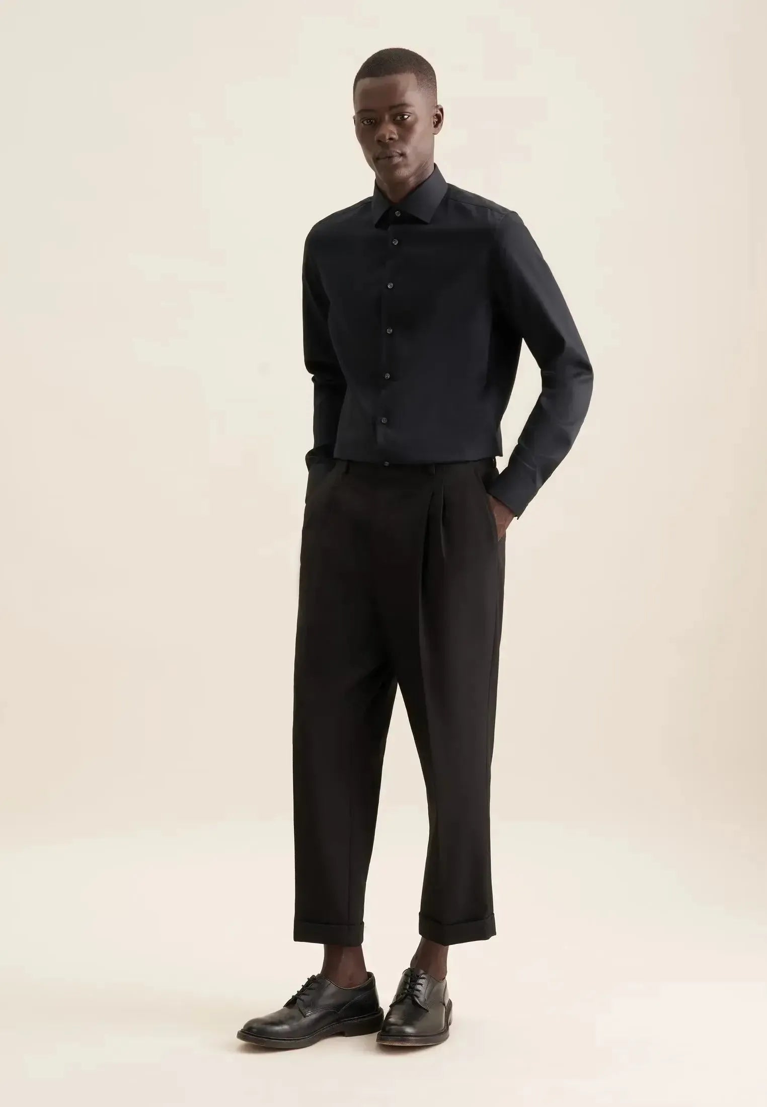 Shaped Fit No Iron New Kent Business Shirt Black-seidensticker uk