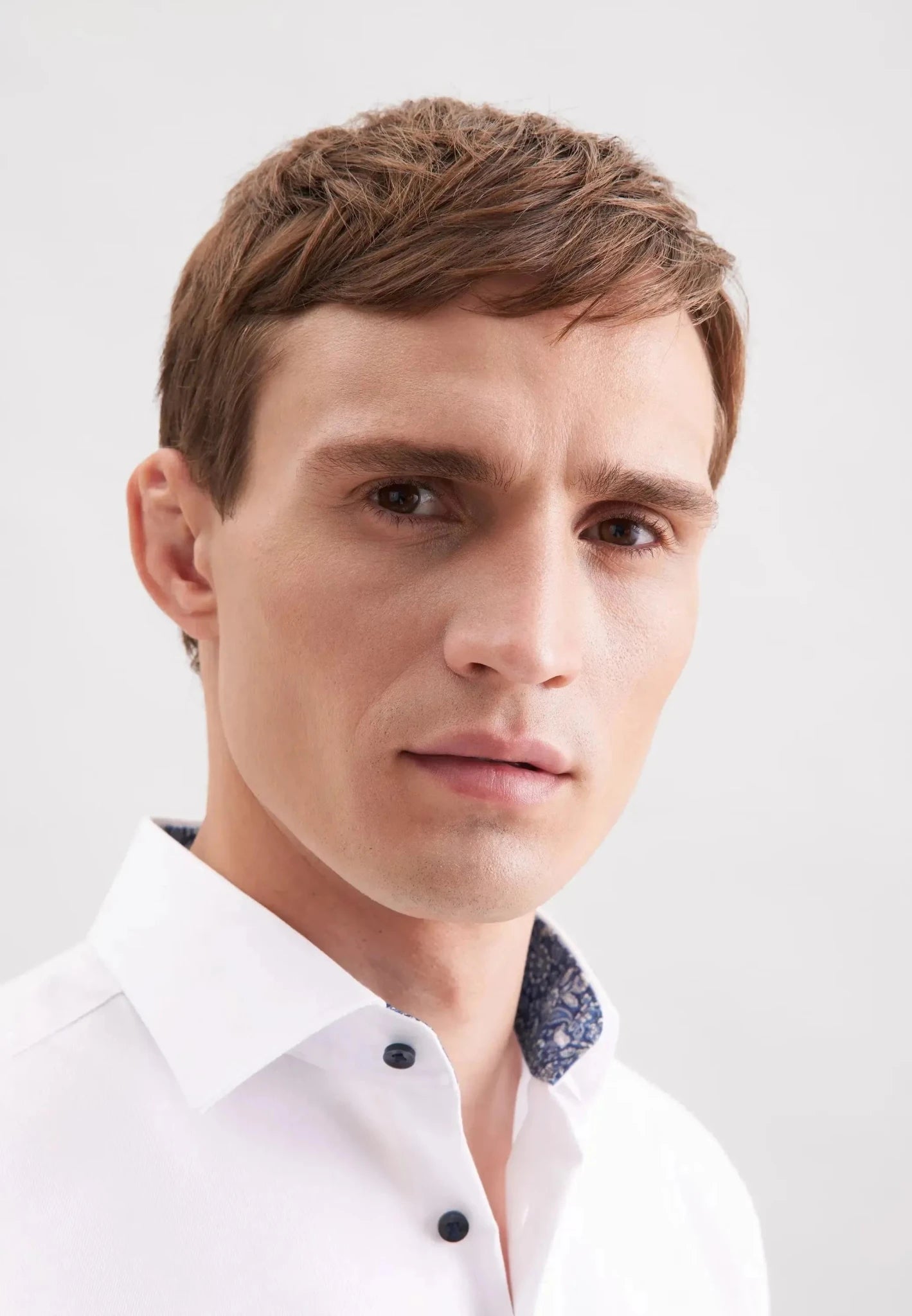 Seidensticker Regular Fit No Iron Contrast Patched Kent Collar Business Shirt White - 01.845531-01-38 - seidensticker.co.uk